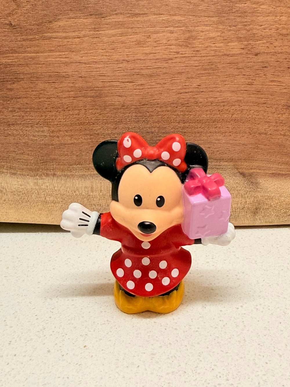 Vintage 2015 FP Little People Minnie Mouse with Present - VHTF